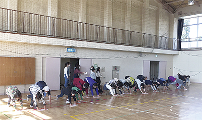 節目前に母校に恩返し