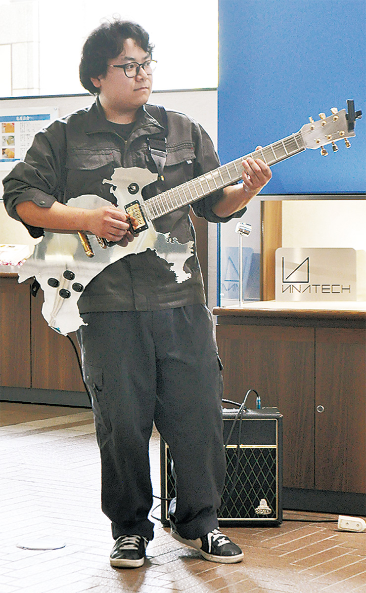 １枚板の”神奈川ギター”