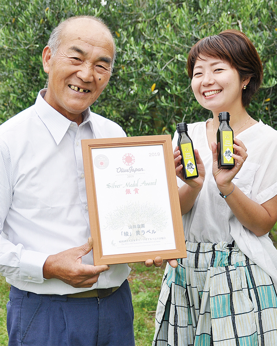 オリーブオイル「綾」に銀賞