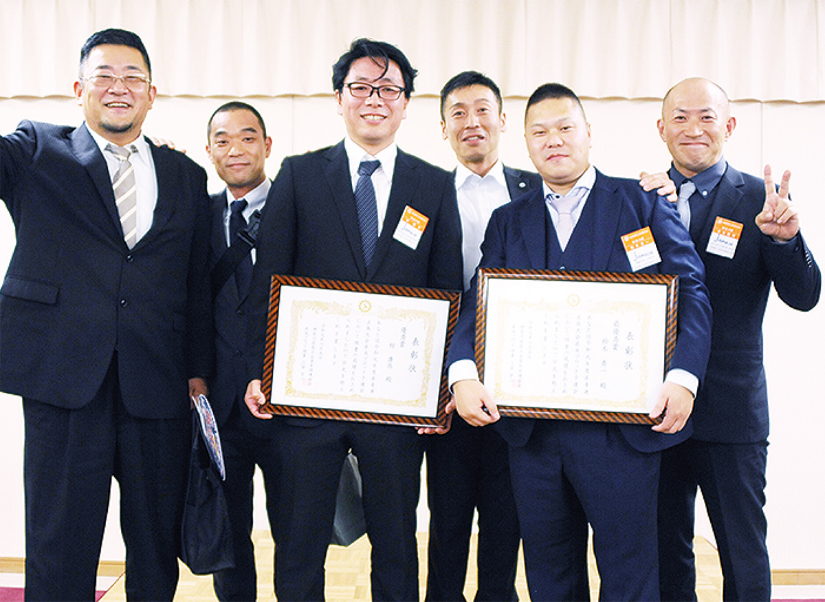 地区代表に２人選出