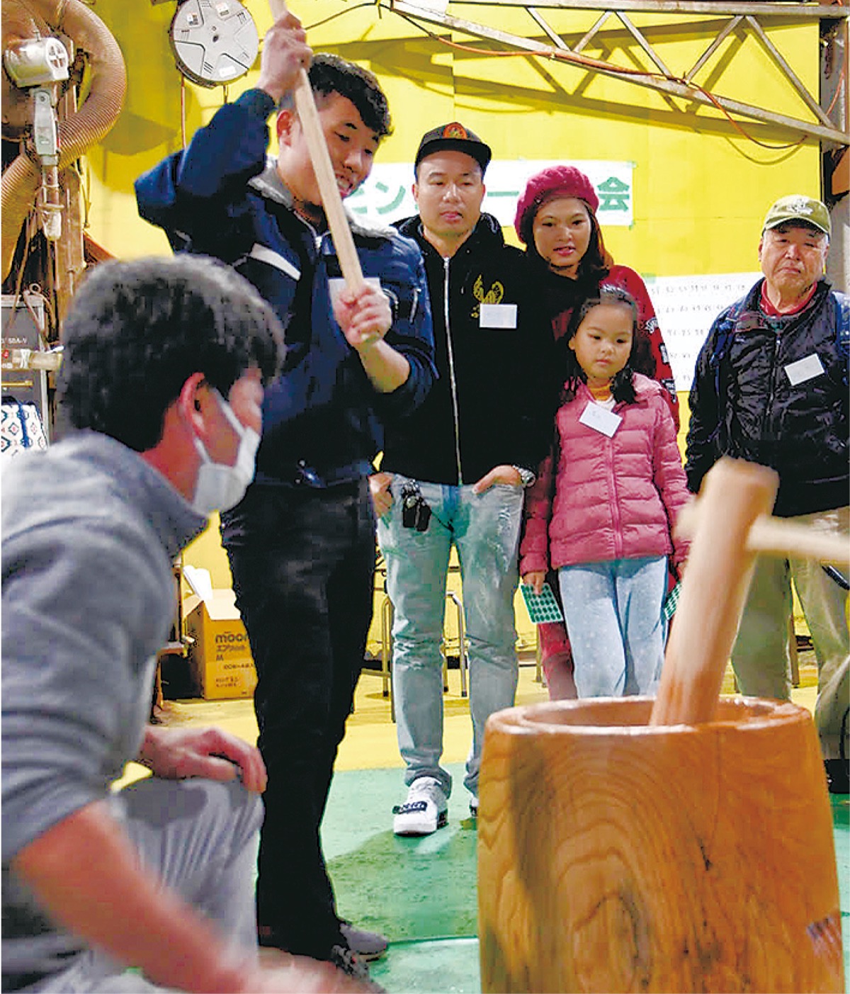 餅つきで「こんにちわ｣