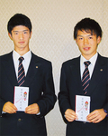 日大藤沢サッカー部の鈴木君（左）と富山君