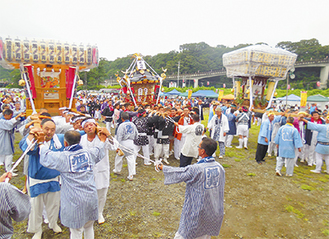 過去の愛川夏祭り神輿の様子
