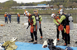 相模川での水難救助訓練