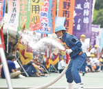 清川村消防団の放水