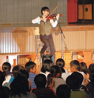 美しく、大胆な音楽で会場を沸かせた増田さん