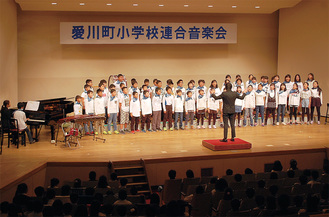 中津小学校の合唱