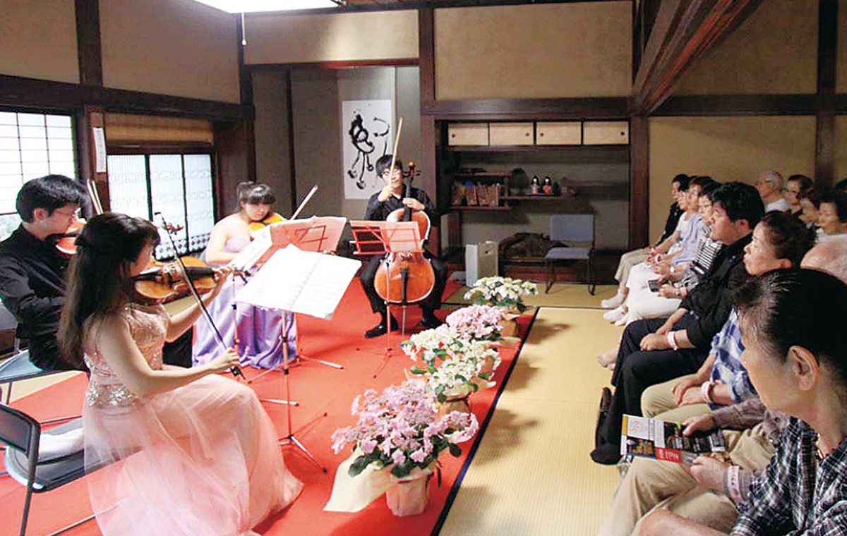 古民家で弦楽四重奏