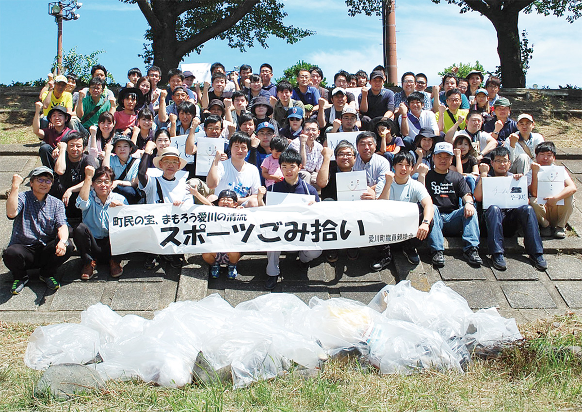 スポーツ感覚で河川清掃