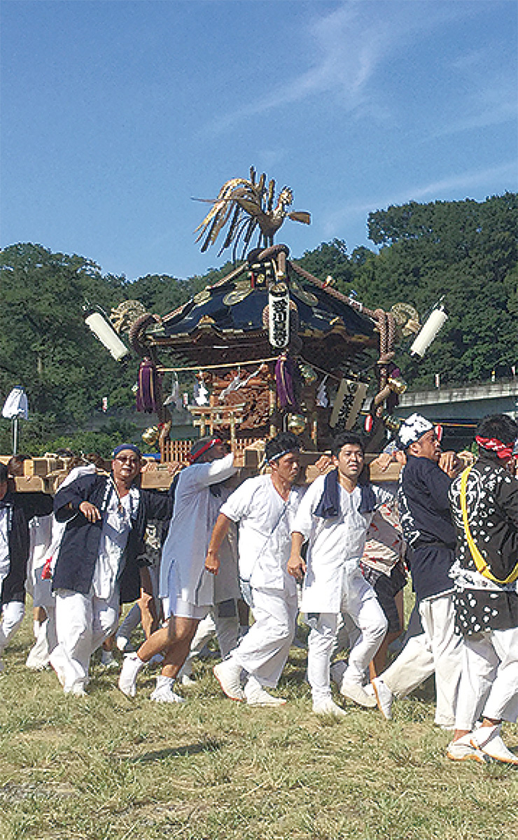 八菅に神輿舞う