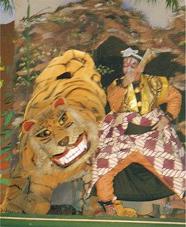 野比に伝わる「虎踊り」。白髭神社の祭礼で隔年で行われており、今回は招待団体として特別出演