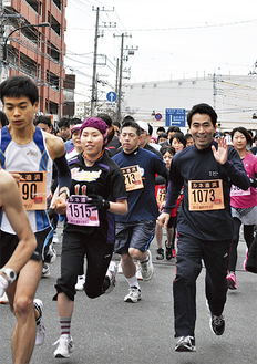 ５キロ部門に参加した吉田市長。「運動は苦手」としながらも完走、大会の盛り上げに一役買った