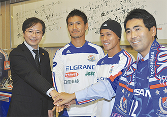 「チーム名が『横浜 横須賀F・マリノス』になるよう応援」と吉田市長