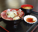 マグロ・ユッケ・メジナの「海鮮三色丼」