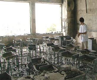 津波に飲まれた教室が甚大な被害状況を物語る