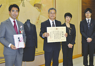 「女性の就労の後押しになれば」と東光商事の藤村代表取締役（写真中央）