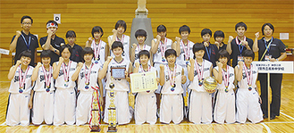 メダルを獲得した坂本中の選手たち（写真提供＝日本バスケットボール協会）