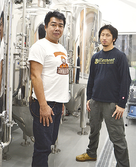 代表の下澤さん（左）と醸造課長の鈴木さん