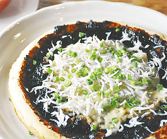 海苔の佃煮をソースにした和風ピザ「LｉNE」（野比）