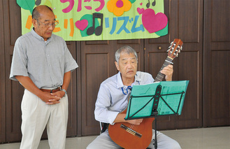 作詞担当の山岸さん（左）と作曲した平野さん