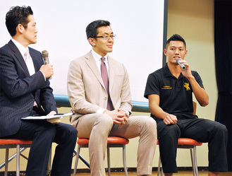 須長さん（中央）と小林さん（右）、横須賀ゆかりのラガーマンによるステージトーク