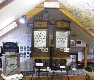 展示の目玉である現存最古のパチンコ台のある一室