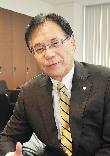 横須賀商工会議所　平松廣司会頭ひらまつ・ひろし／1949年横須賀市生まれ。横浜市立大大学院卒、72年三浦信用金庫（現かながわ信金）入庫。同金庫会長、全国信用金庫協会会長。75歳