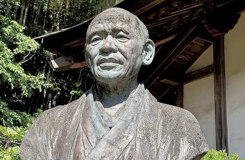 栗本鋤雲像（東善寺）