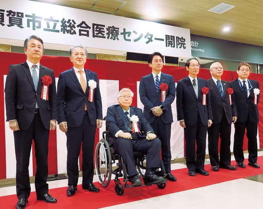 横須賀市立総合医療センターの開院式典に出席する関係者ら
