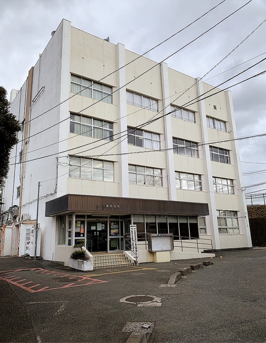 三崎地区に立地する三浦市役所