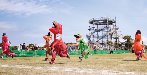 白熱した小学生以下のレースの決勝戦の様子