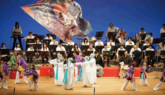 昨年5月のファイナルステージ。出演団体が総出でパフォーマンス