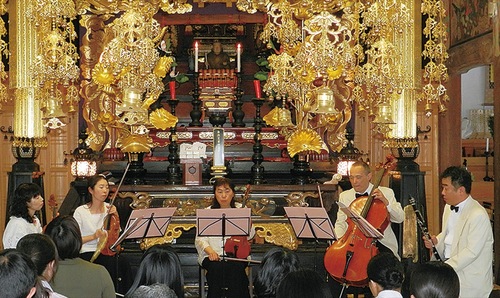 写真は過去の演奏風景