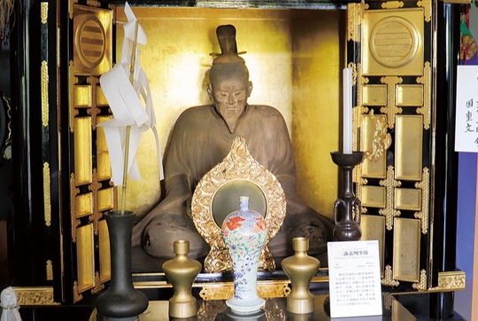 満昌寺の宝物殿に安置されている木造 三浦義明坐像