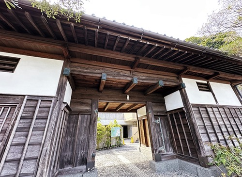 永嶋家長屋門（横須賀市佐野）