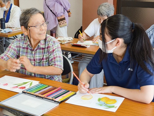 話しながら塗り絵を楽しんだ