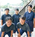 渡邊まひろ選手（前列右）と熊谷美沙選手、後列右から松浦佳代選手、伊池陽夏選手、船越心結選手（提供）