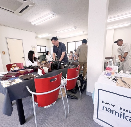 アンテナショップで開かれた初のマルシェ