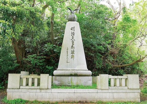 明治天皇御駐蹕碑（諏訪公園）