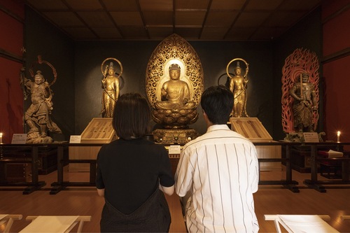 心行くまで参拝できる(写真は同寺提供)