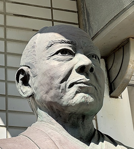 浦賀奉行・戸田氏栄の胸像（ペリー記念館蔵）