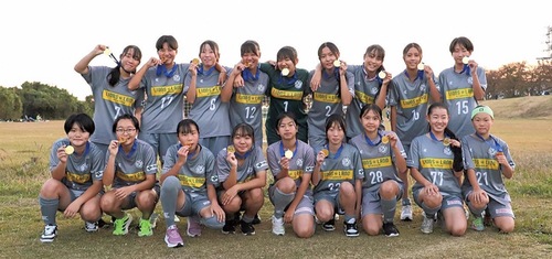 ライオンズランドＦＣのメンバー（クラブ提供）