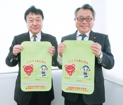 横須賀安協の市川会長（左）と横須賀ＲＣの山下会長