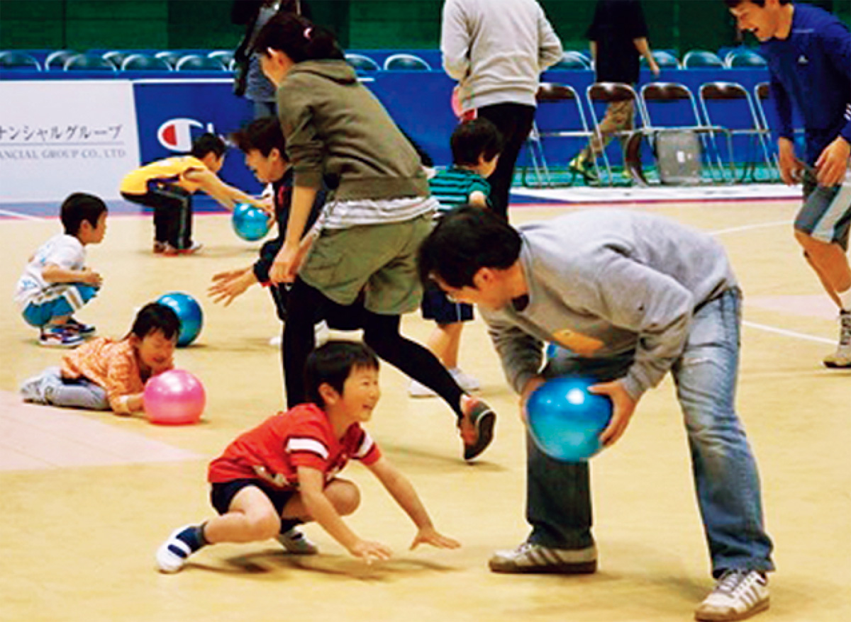 親子でバスケ体験 未就学児を対象に50組 横須賀 タウンニュース