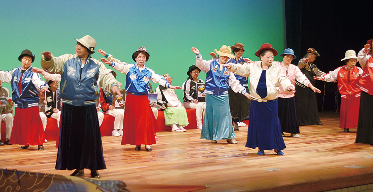 「スカジャン音頭」名物に (写真1)
