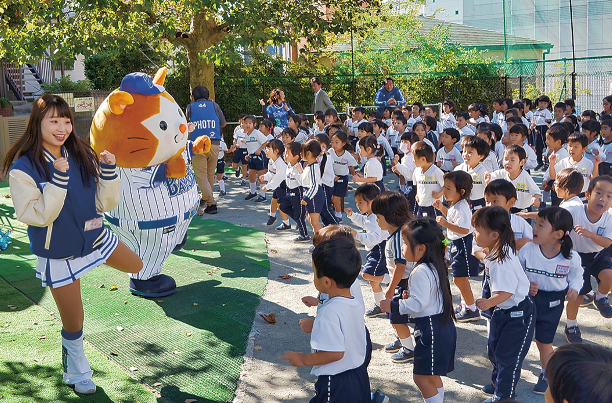 音楽に合わせダンスで交流