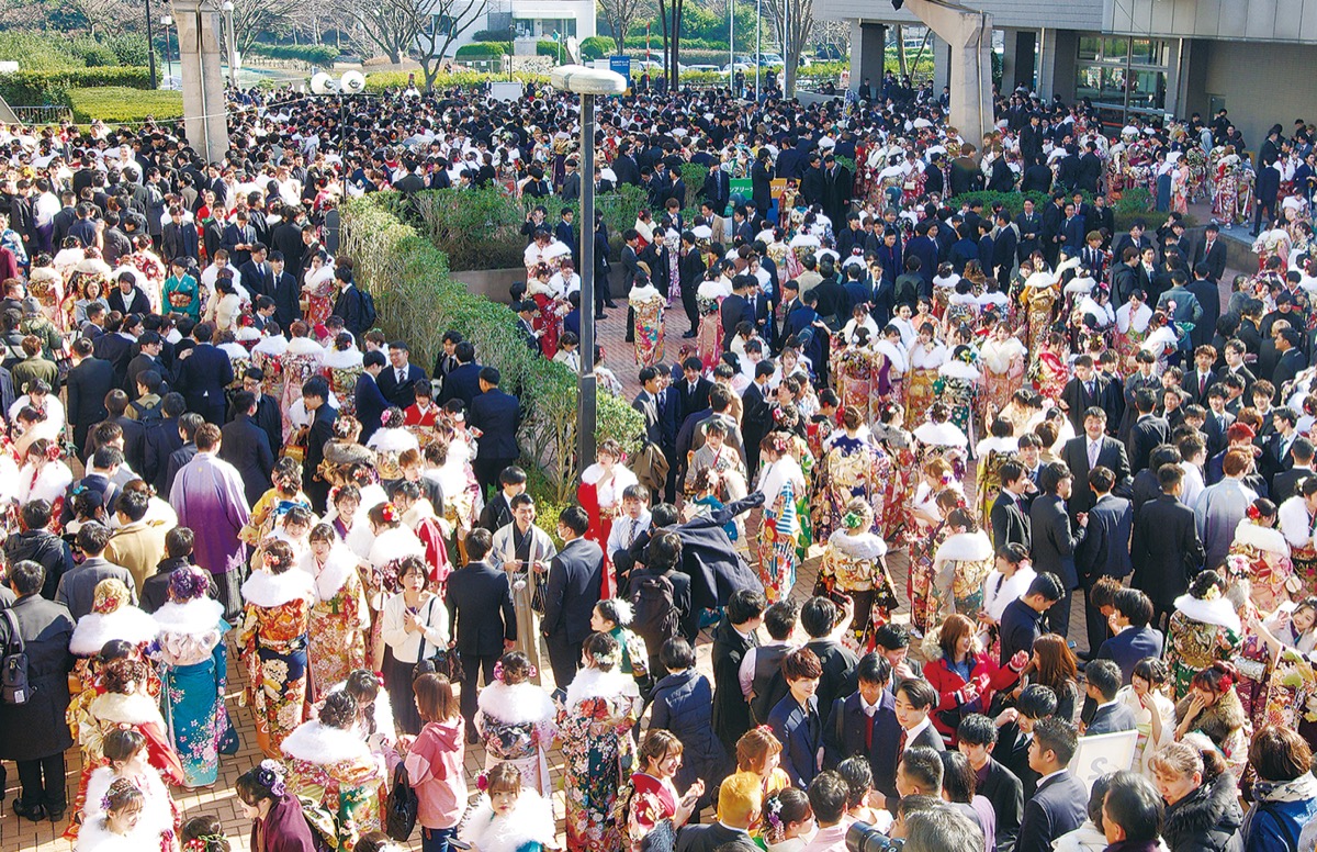 新成人のつどい 晴れ着姿で旧交温め 横須賀 タウンニュース