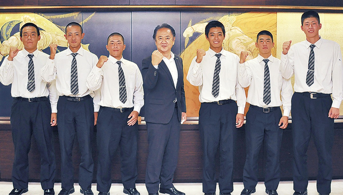 ｢特別な夏｣市長に報告 (写真1)