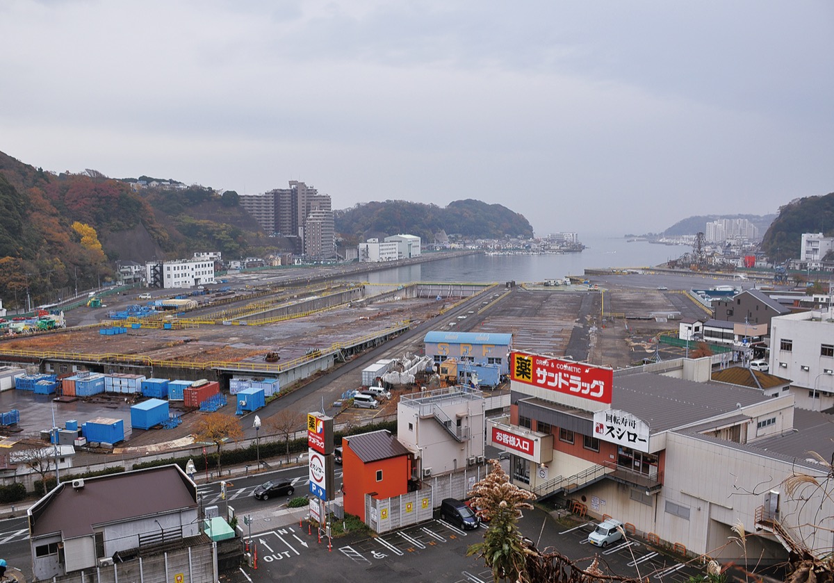 浦賀ドックの全景。住重から寄付を受けたのは、全体の敷地面積9万9千平方メートルの内、西側の2万7千平方メートルの部分