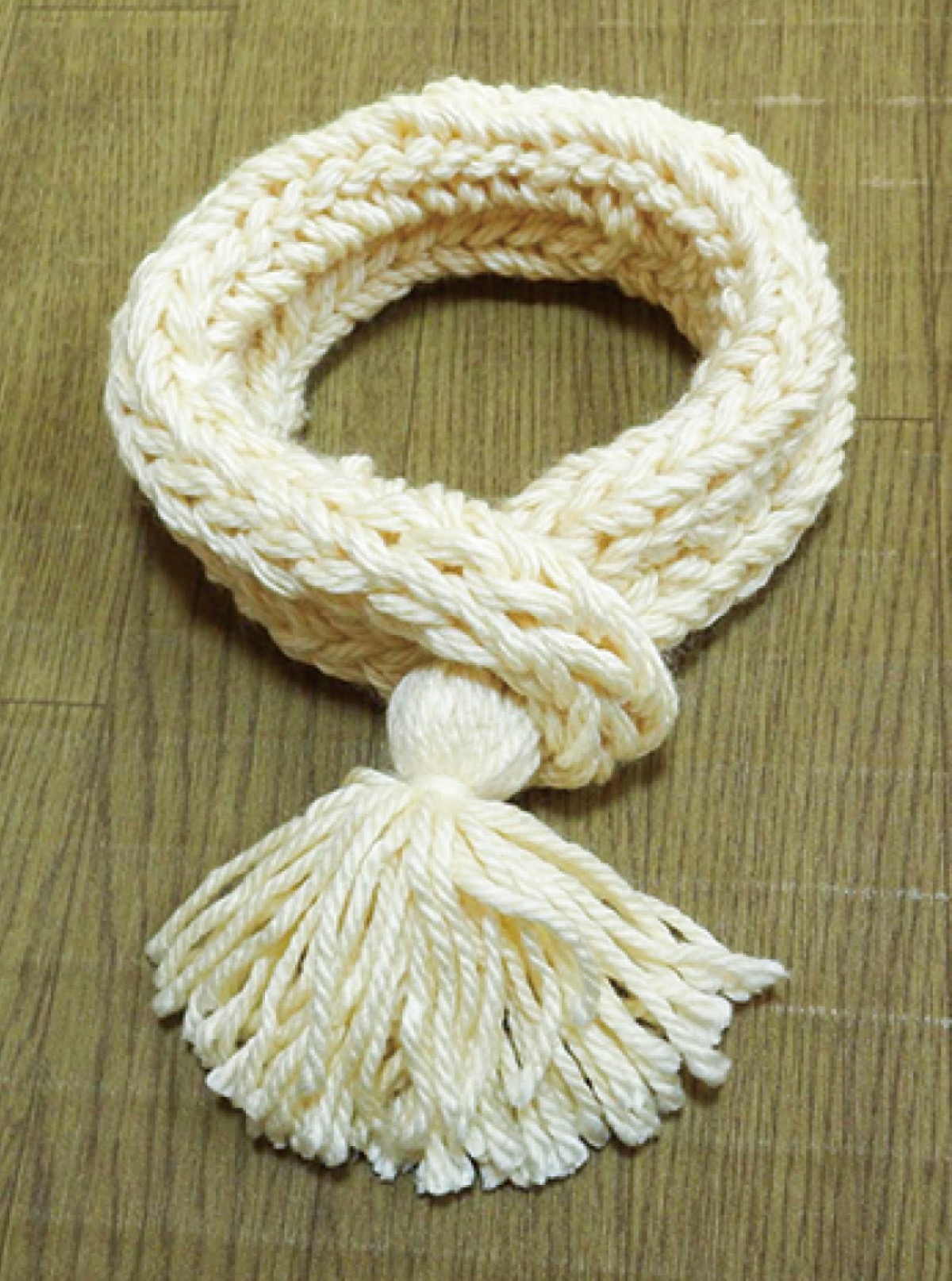 「指編み」でマフラー (写真1)